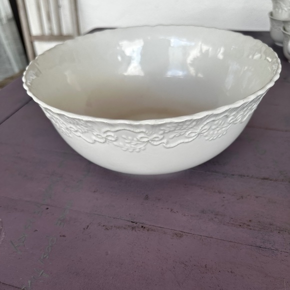 Ralph Lauren Wedgwood China Claire Large Serving Salad Bowl - Picture 4 of 5